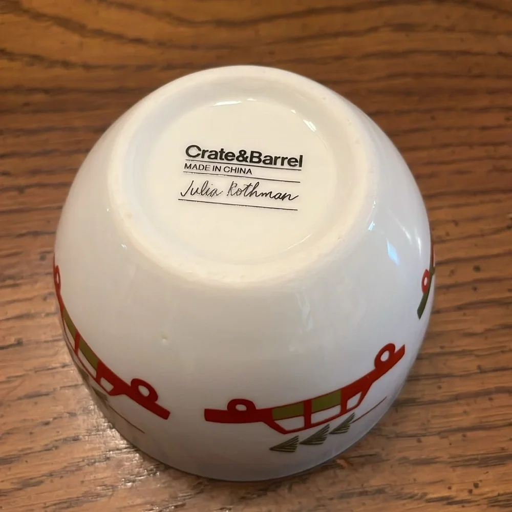 Crate&Barrel holiday‎ nesting bowls